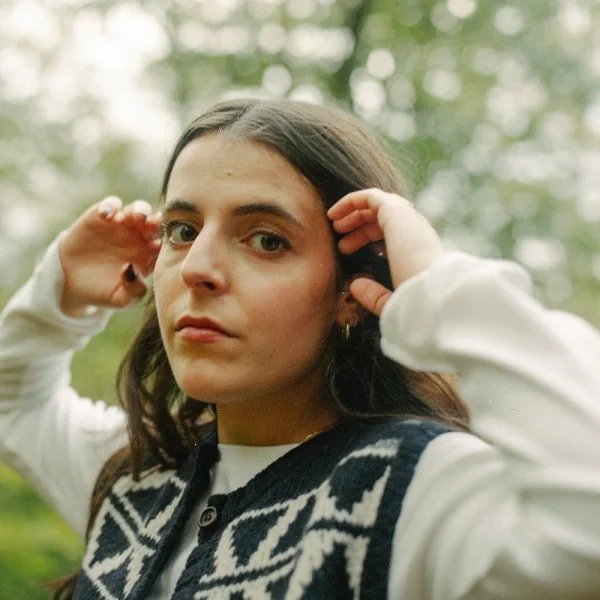 British singer and songwriter Ella Jinks releases her new EP 'The In Between' + new single and video "Just Another Day"