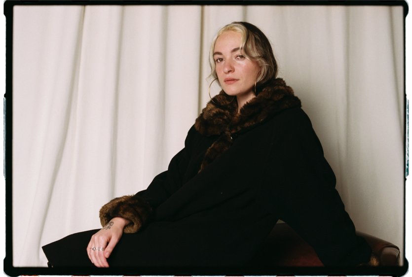 Surinamese / Dutch folk-pop singer-songwriter néomí returns with her soul-stirring new single "Didn't I" - out now via Nettwerk