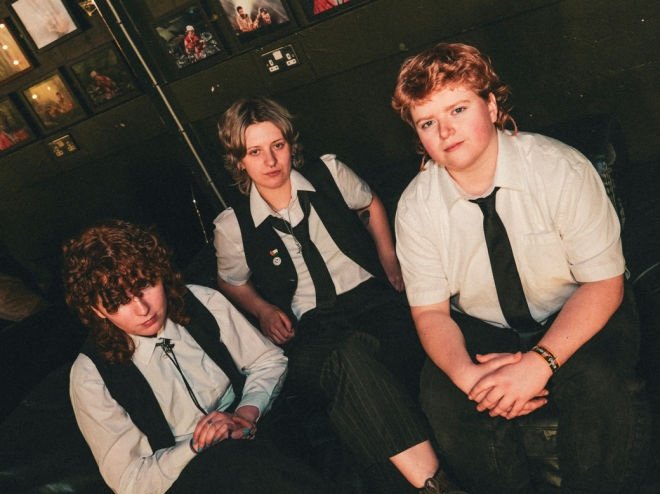 Galway garage-punk trio Shark School return with searing new single "5AM" out now + their debut album 'Selachimorpha' out June 26th via Strange Brew