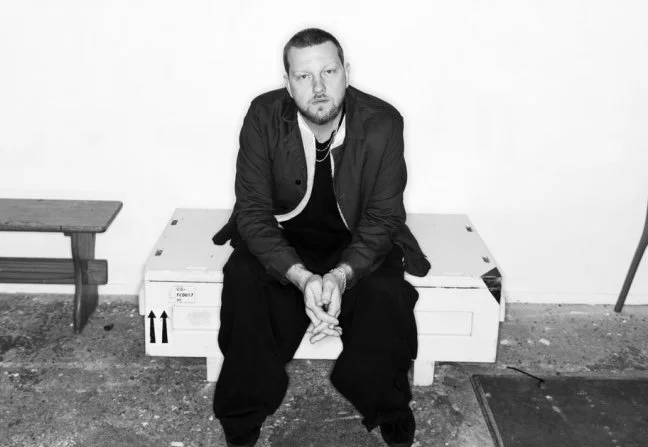 British artist Alexander Wolfe returns with new single "CODA (Same Road Different View)" - a hopeful epilogue to his recent album 'Everythinglessness'