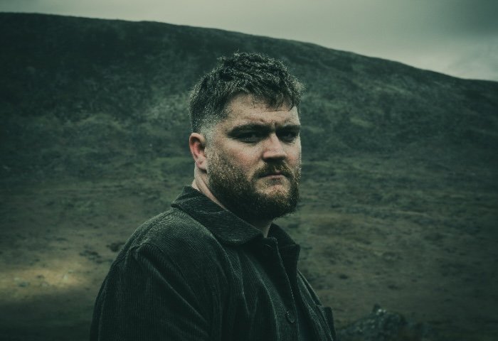 Rising Irish artist Dave Lofts releases his debut EP 'Holy' via B-Unique Records + new single "I'm All Yours"