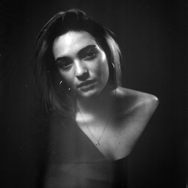 Surinamese / Dutch folk-pop singer-songwriter néomí returns with the ...