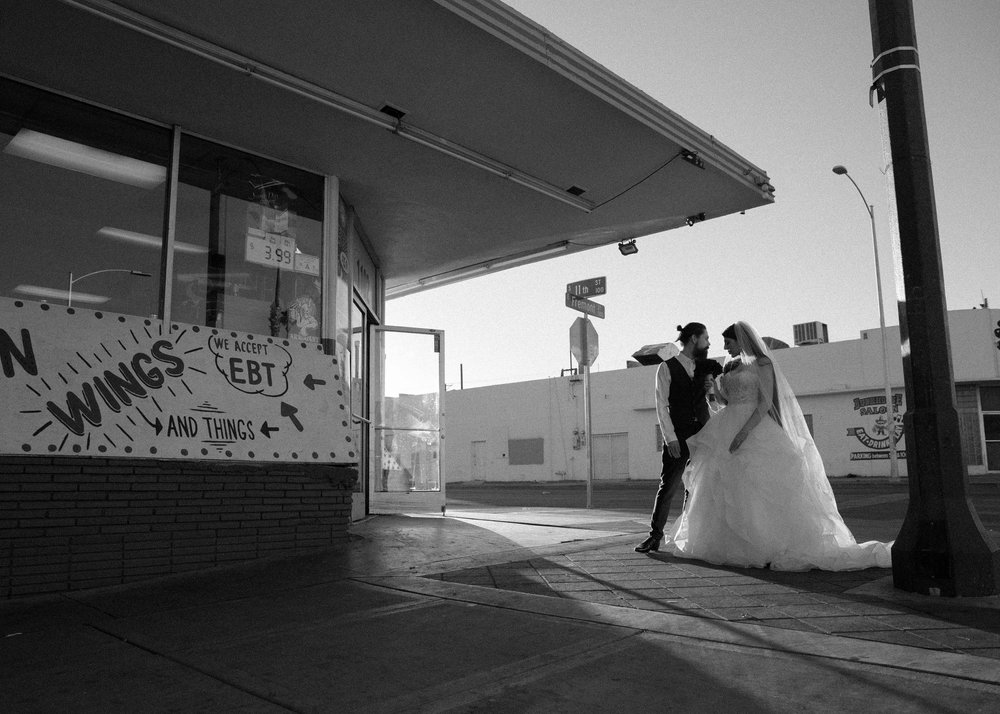 las-vegas-wedding-photographer-elopement-ochiweddings231117 (30).jpg