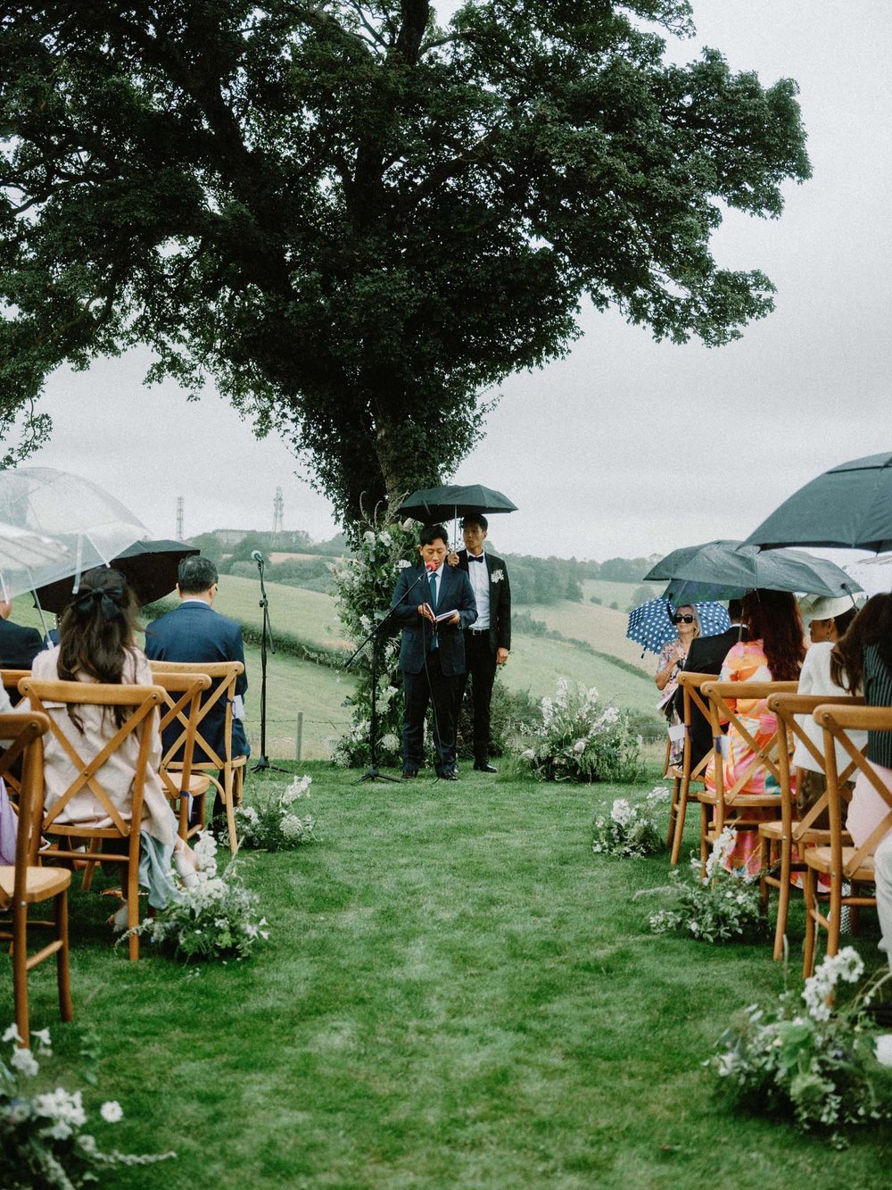 botley-hill-barn-documentary-style-wedding-photographer-Surrey-Ochi-Weddings037.jpg