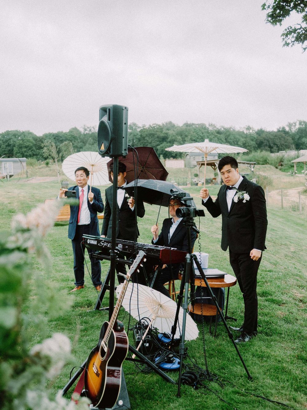 botley-hill-barn-documentary-style-wedding-photographer-Surrey-Ochi-Weddings039.jpg
