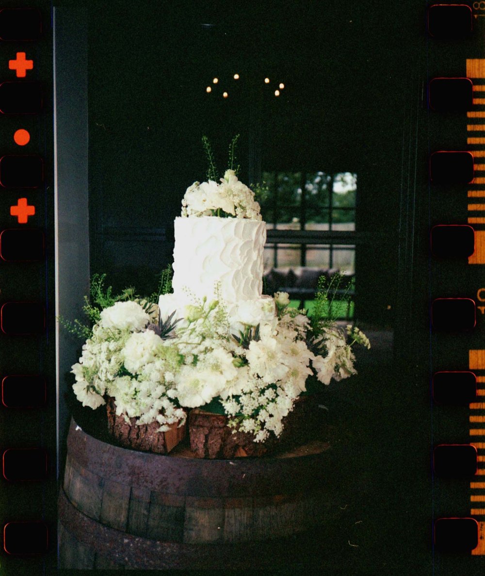 botley-hill-barn-documentary-style-wedding-photographer-Surrey-Ochi-Weddings087.jpg
