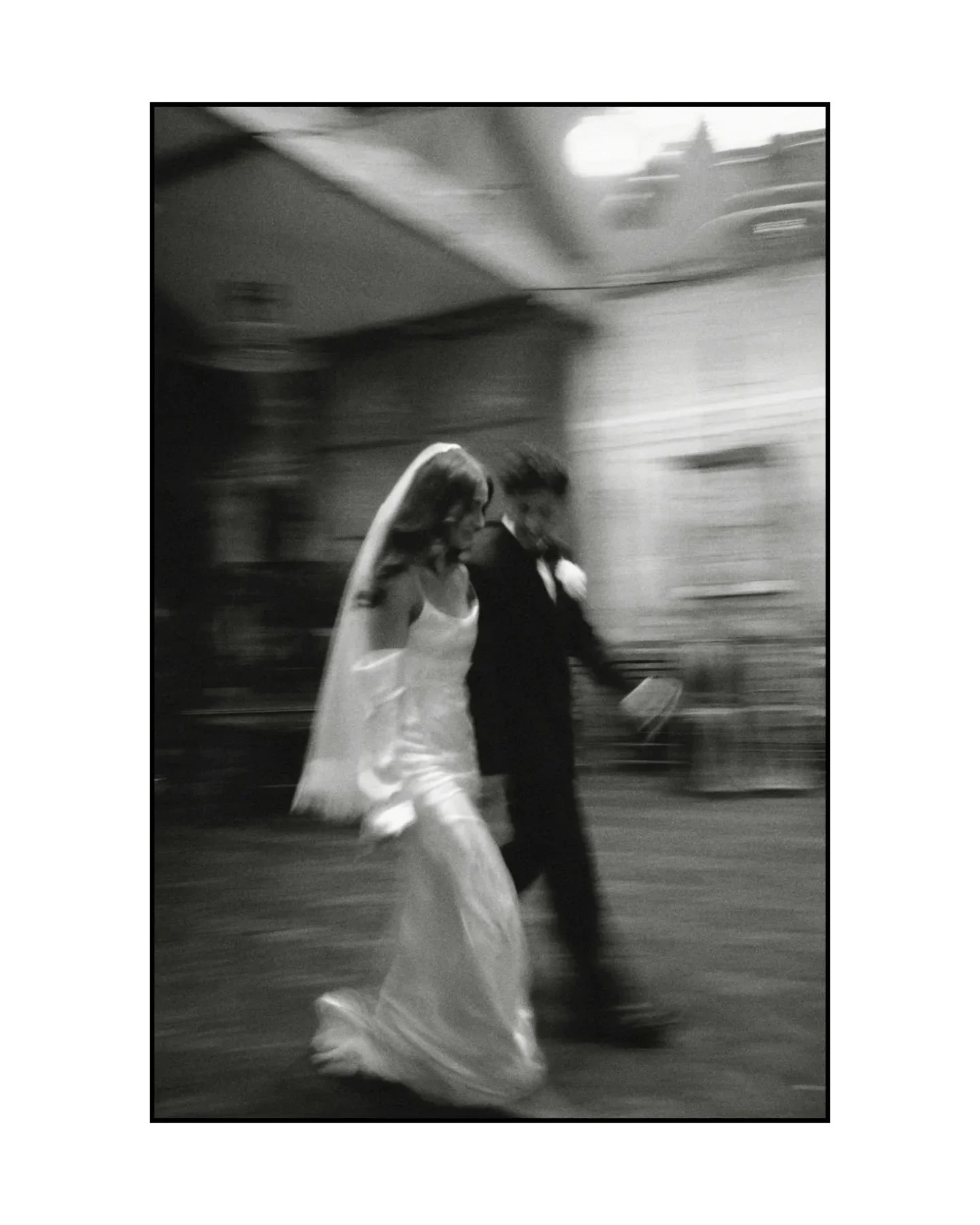 📸 CLAPTON COUNTRY CLUB 4EVER. ✌️

Not sure how to even start sharing this incredible wedding, from start to finish, it was a joy to shoot and curate.
Hannah &amp; Billy - I love you guys. 
Thank you for letting me be a part of your day. 💘

Shot on 
