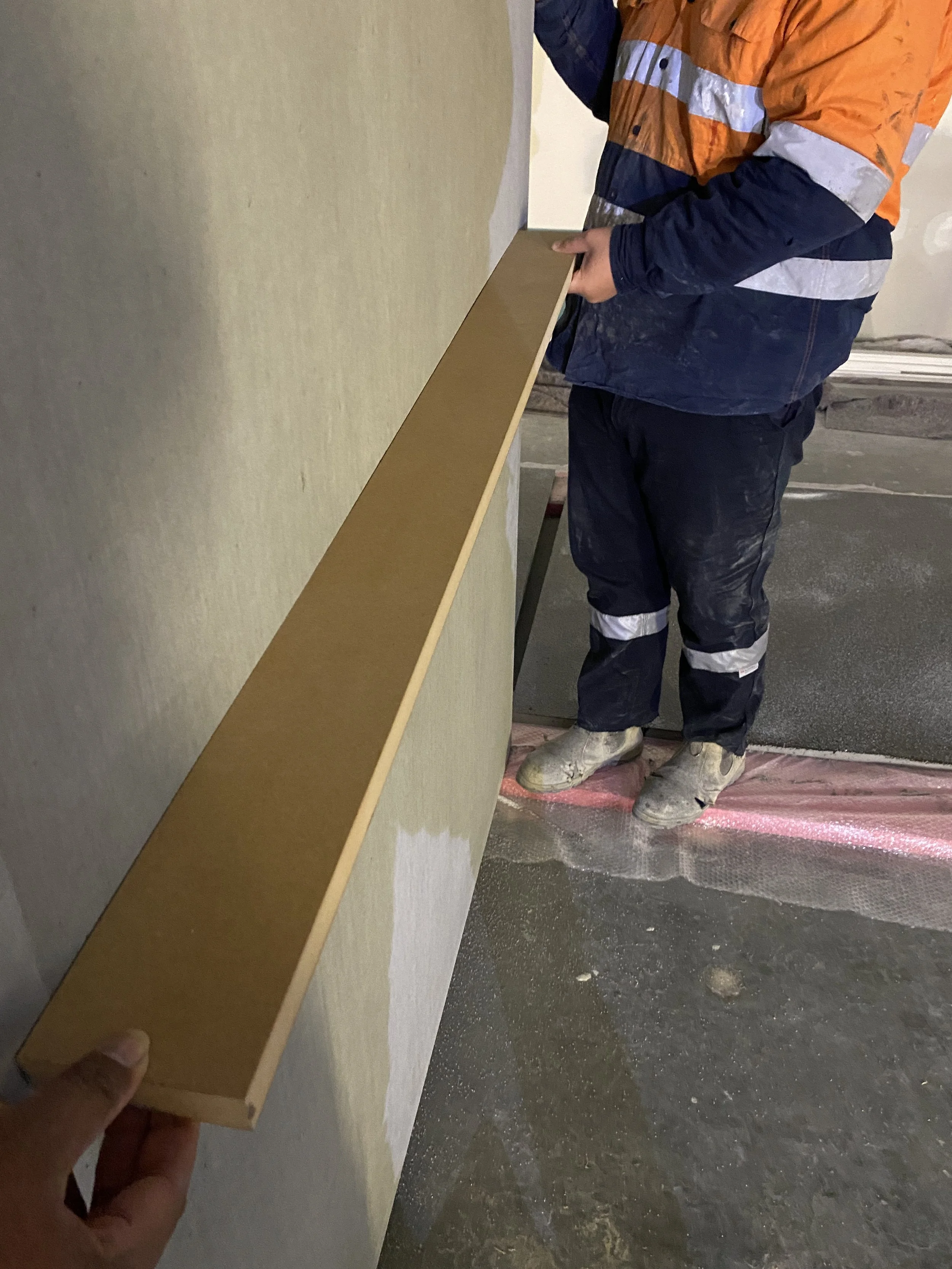 Checking straightness of wall panels balenciaga