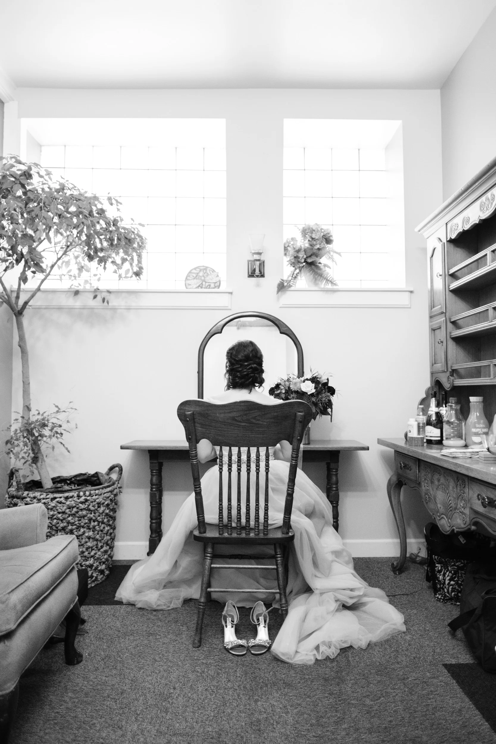 Bride getting ready in rocking chair at Pabst BEst place by rockford wedding photographer b. adams photography