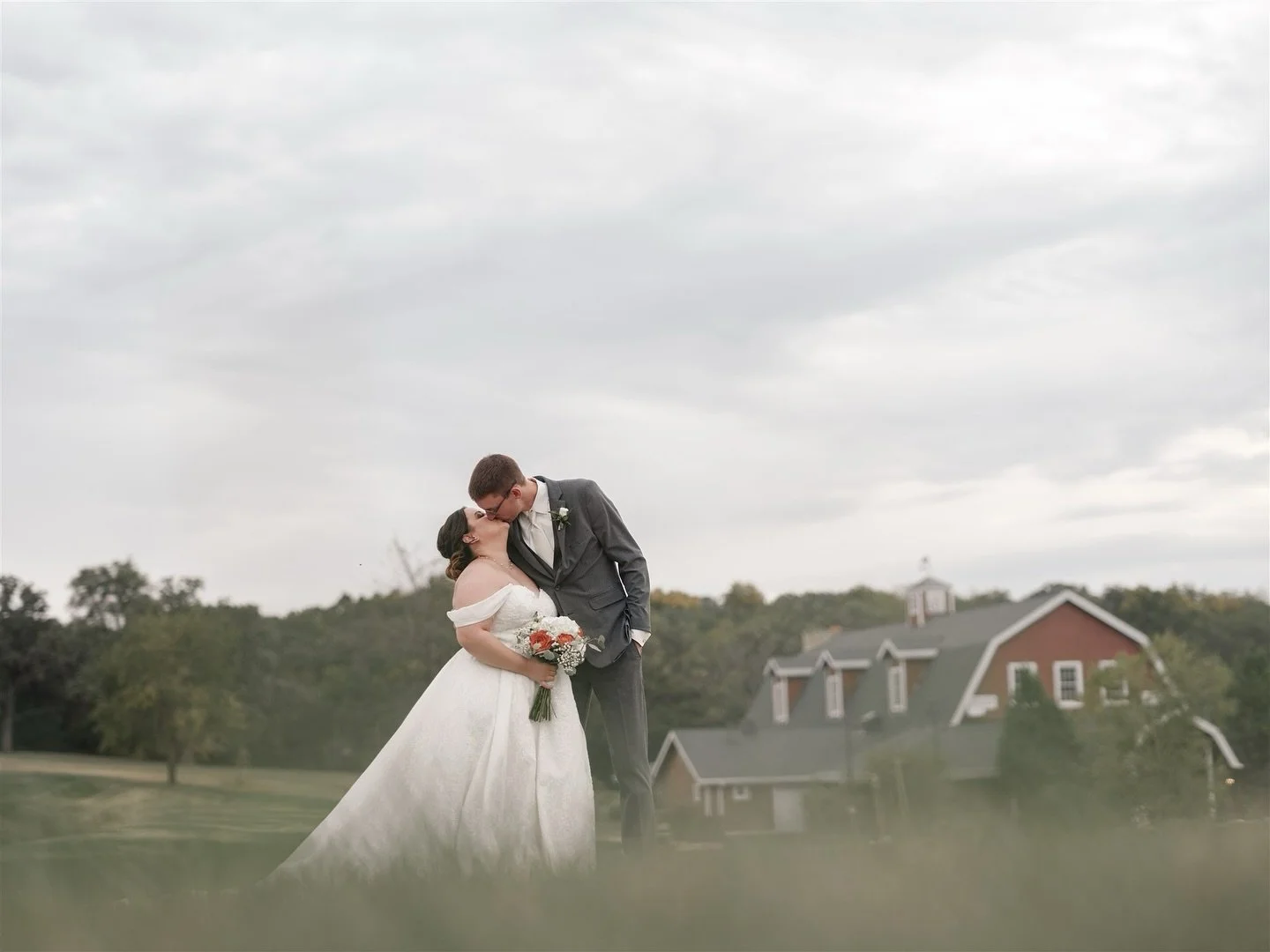 A beautiful fall day for Jen &amp; Daniel &hearts;️ 
October 6, 2025 💍

Vendors: 
Venue @thepavilionatorchardridgefarms 
Florist @bucketsnblooms 
Bakery @mooseandmebakery 
Hair &amp; Make up @alpenglowartistry 
Videographer @oakhouseweddingfilms 
Li