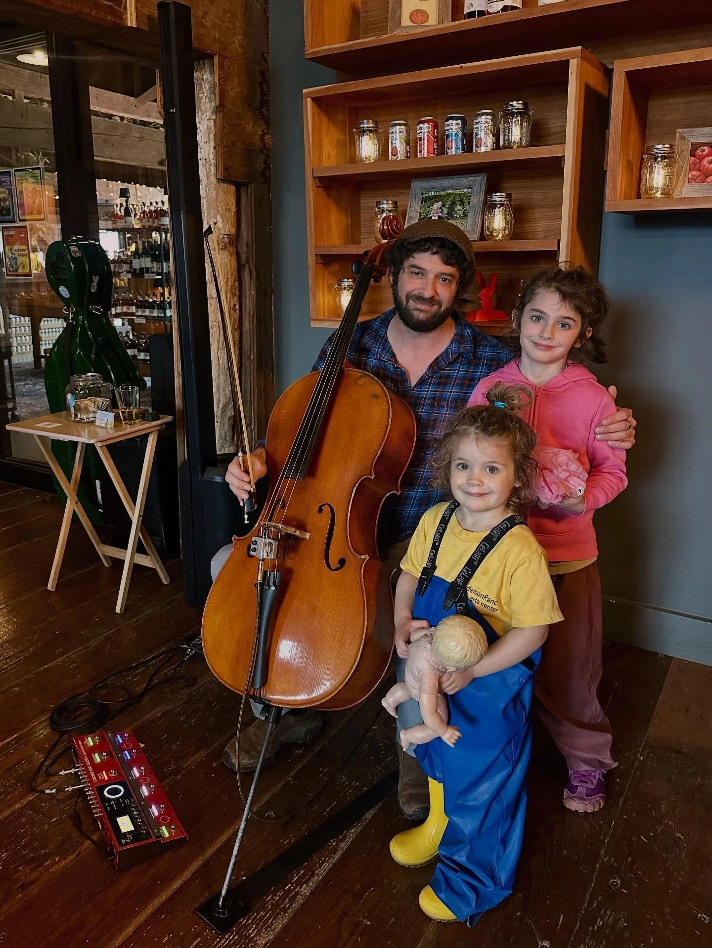 When the kiddos catch Daddy&rsquo;s gig 🥰 Thanks to everyone who basked in the cello glow this week! Looking forward to doing it again next week 💫