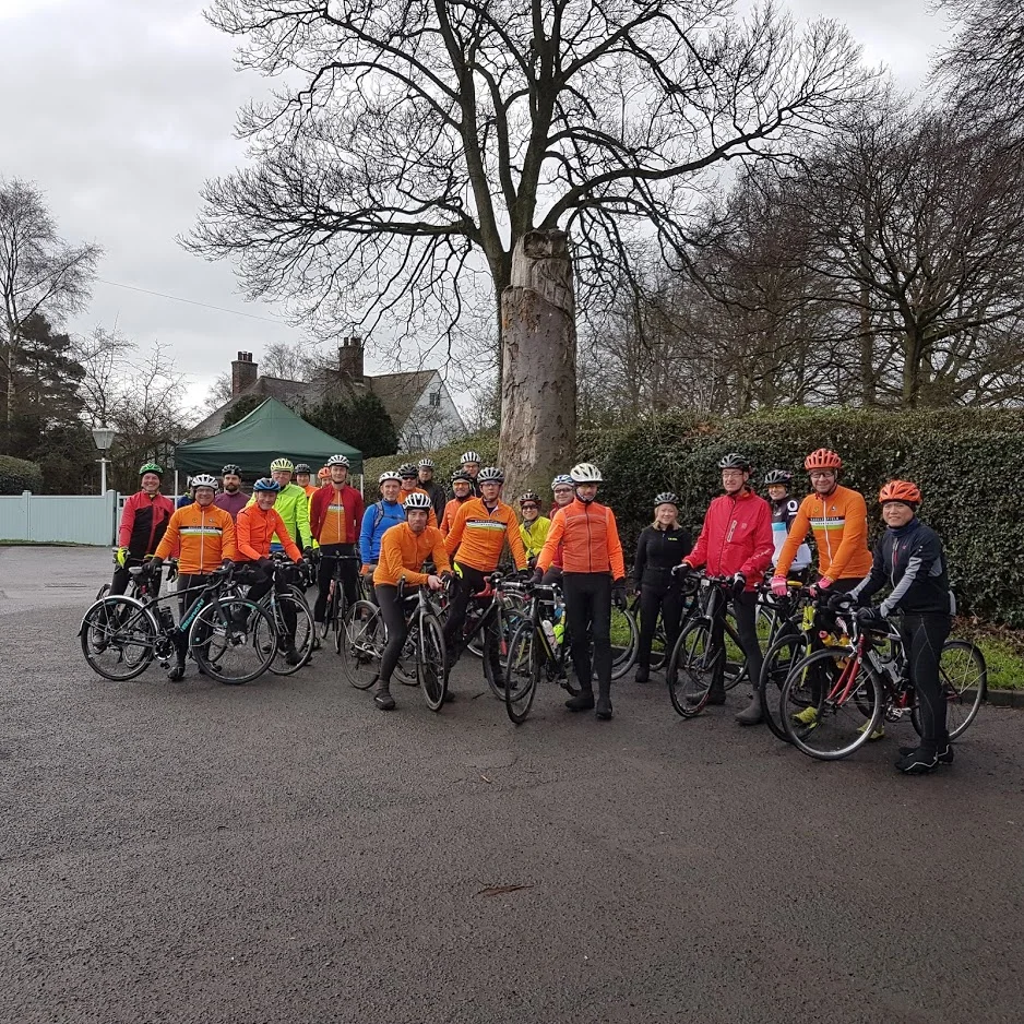 Larks and Larklings mingle in friendly rivalry as we count down the tension-laden seconds to our joint 10.00 am departure. L to R Phil, someone else not actually on either ride (don’t they know we charge appearance fees?), Pete M, Christian A, Dave W, Dave L, Ian, Simon G, Tom, Pete H on his first ride with the club (welcome Pete), Andrew, Christian S, Matt (welcome back to week two Matt), Pete J, Darren, Russell, Adele, Mark H, Simon R, Kirsten, Steve, Vikki, Mark B, Mike.