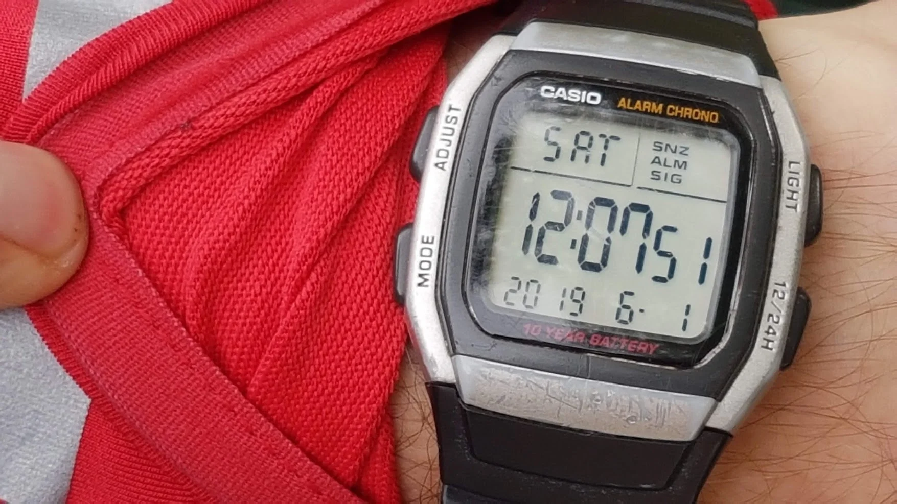 Let the record state (2). Here is the arrival time of my baked beans (deduct one minute while I worked out how to use my camera as usual). Wrist-ware modeled by Ewan.