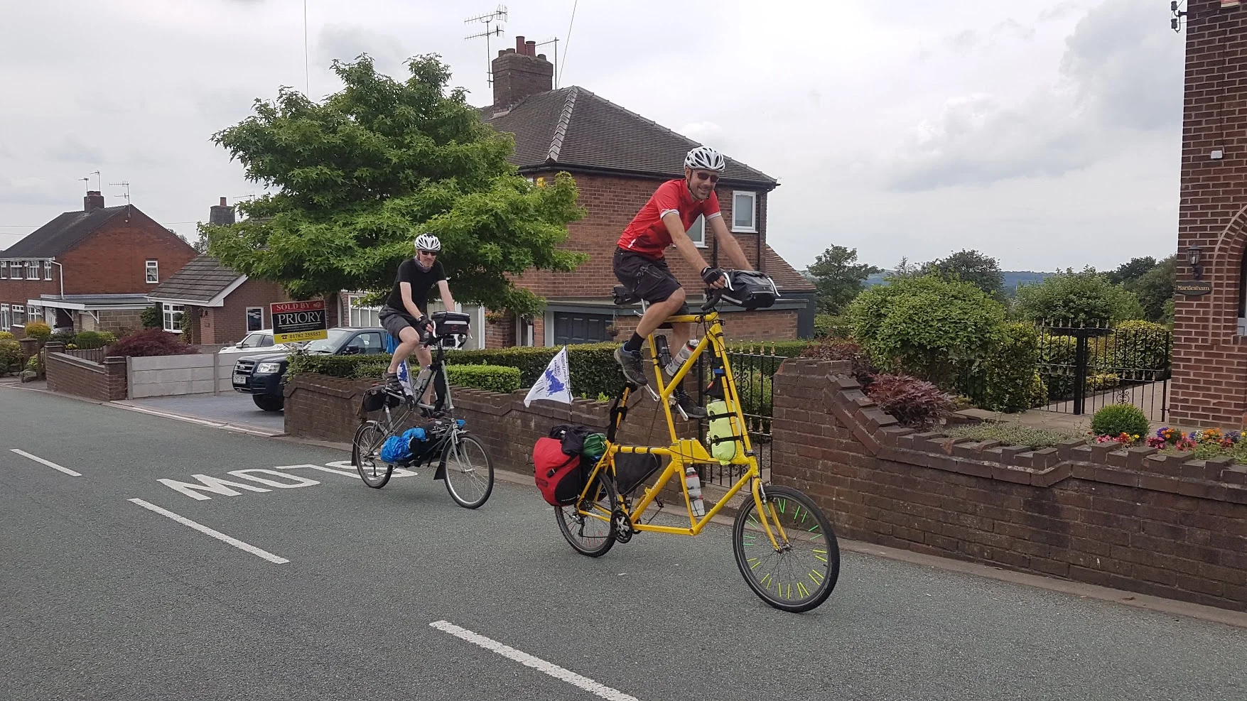 Seen at mile 22, these guys were doing LEJOG. They had built each bike by welding three frames together. Now I have seen everything.