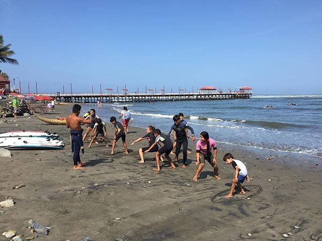 Peru update 🇵🇪 (espa&ntilde;ol abajo)
We are still under strict #quarantine , but look forward to be able to resume our #surf and #beachcleanup soon hopefully and are searching the best way to support the kids after the quarantine (which is economi