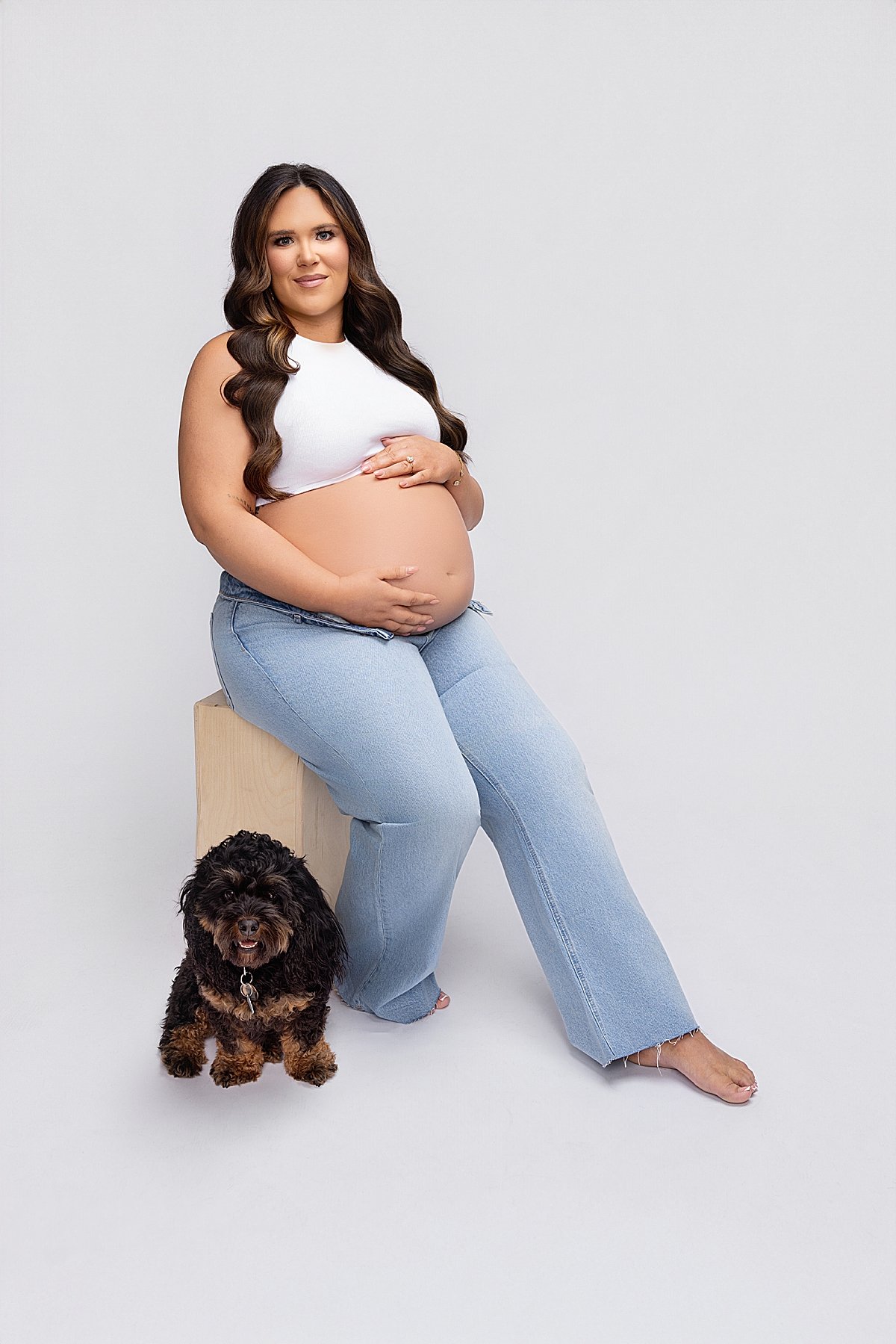 maternity-potrait-dog-white-casual.jpg
