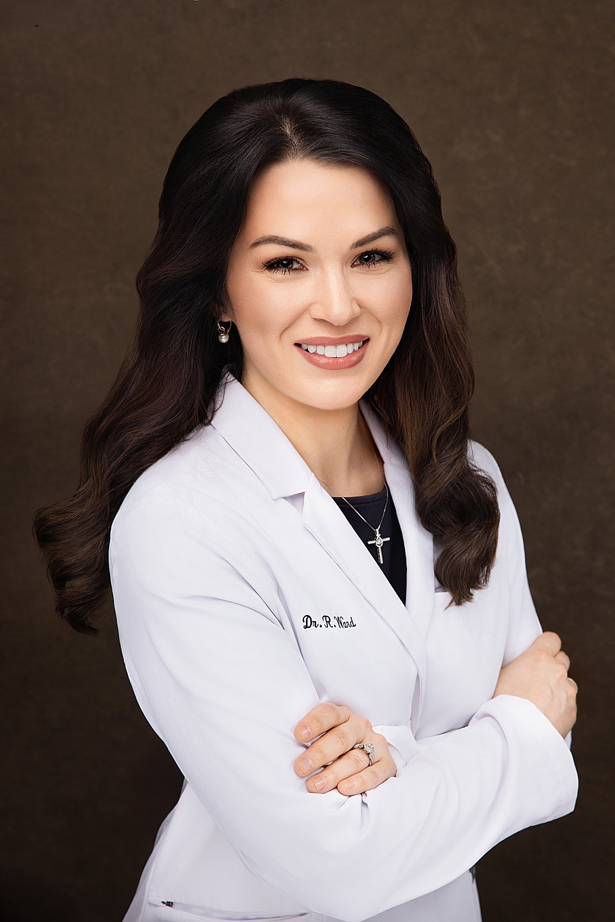 doctor-rofessional-headshot-portrait-white-coat-brown-backdrop-photography-florida.jpg