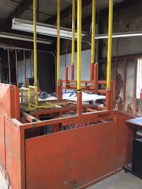 Bronco-Pallet-Stacker-2350-e1500380275767.jpg