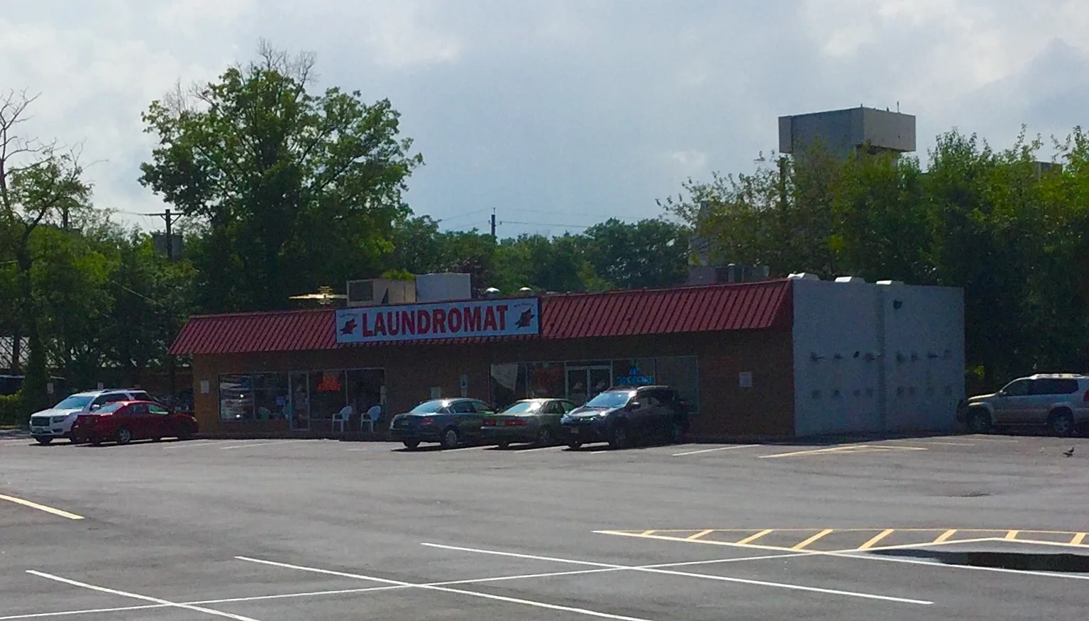 Laundromat 1.jpg