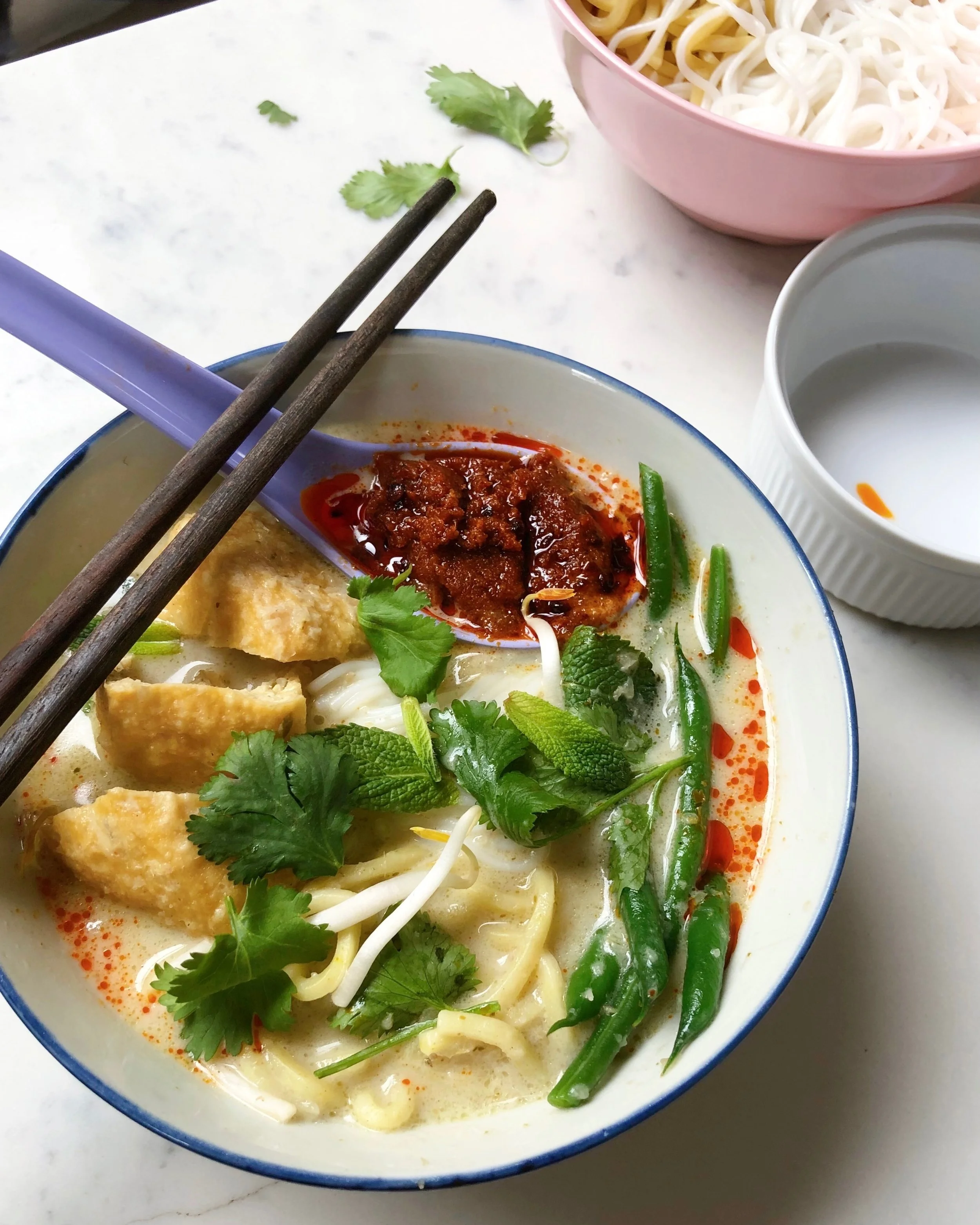 VEGAN PENANG WHITE CURRY MEE 