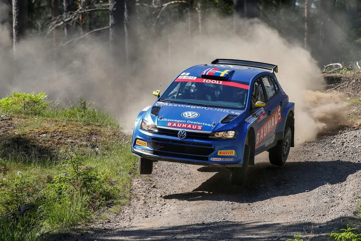 Johan Kristoffersson har på kort tid blivit expert också på rally och kommer till Kolsvarundan med en färsk tredjeplats i WRC2-klassen från det finska VM-rallyt. Foto: Kristoffersson Motorsport