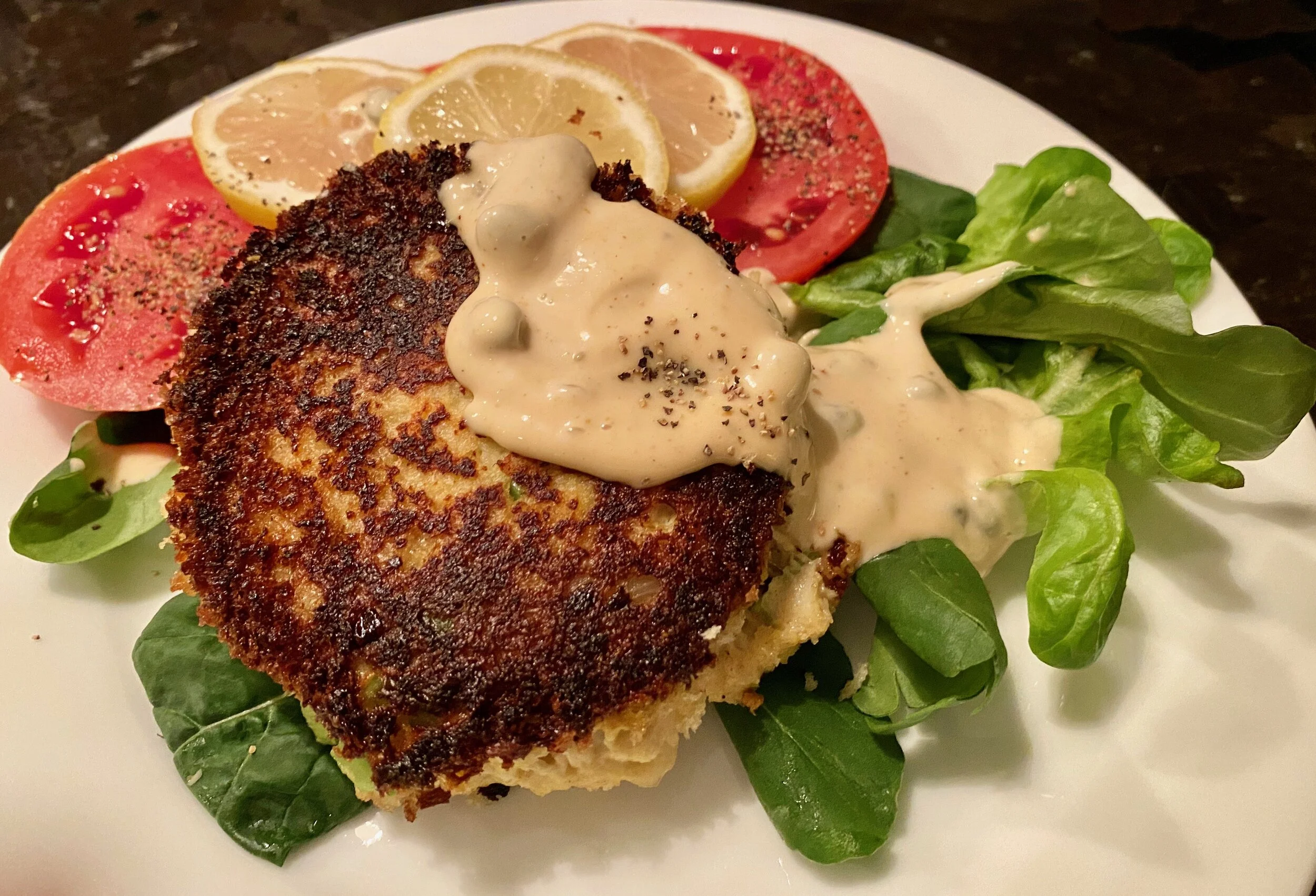 PANKO ENCRUSTED CRAB CAKES WITH REMOULADE SAUCE