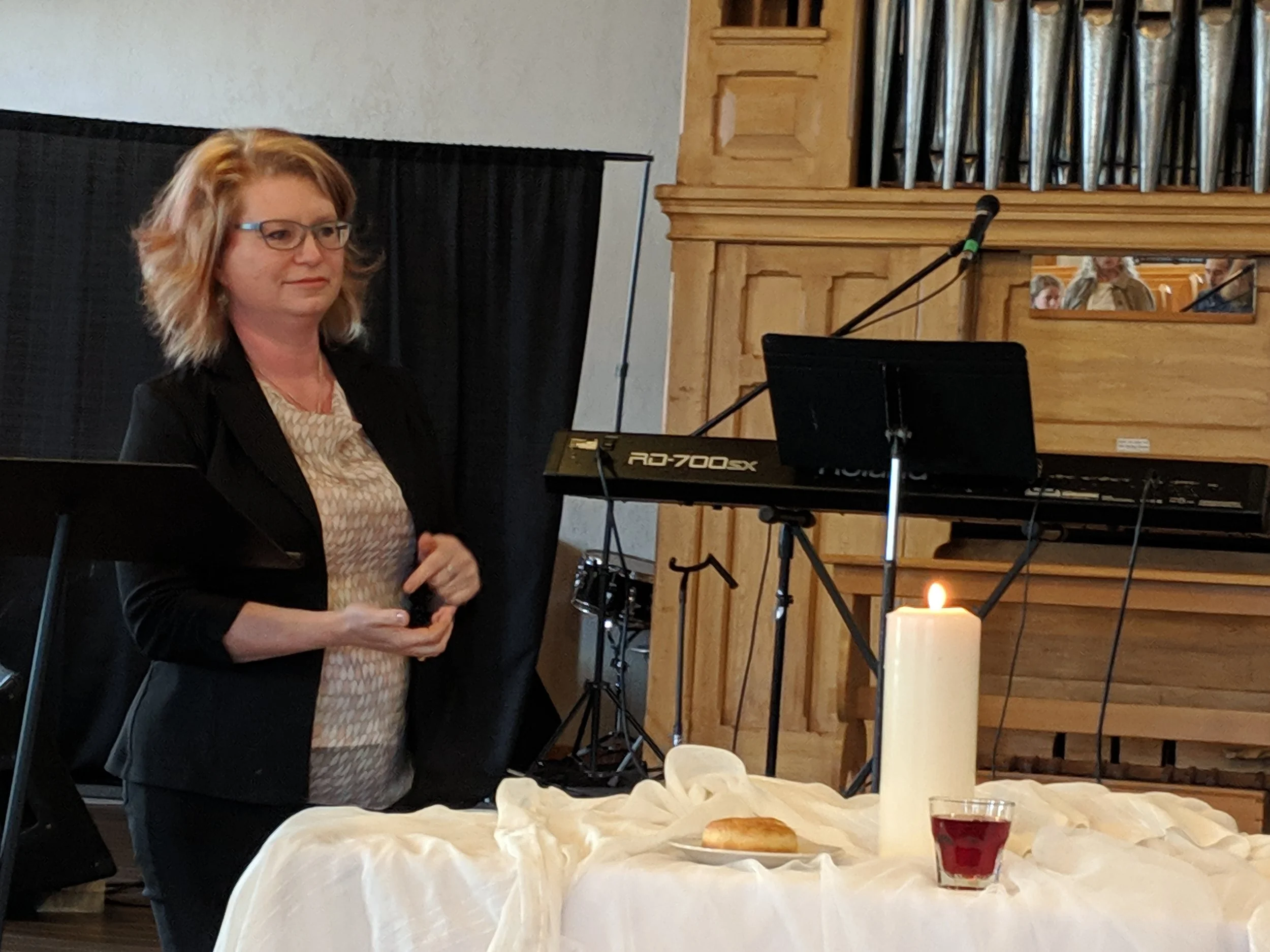 Sandy sharing the ways God showed up in her life on the topic “I Wasn’t Buried, I Was Planted.”
