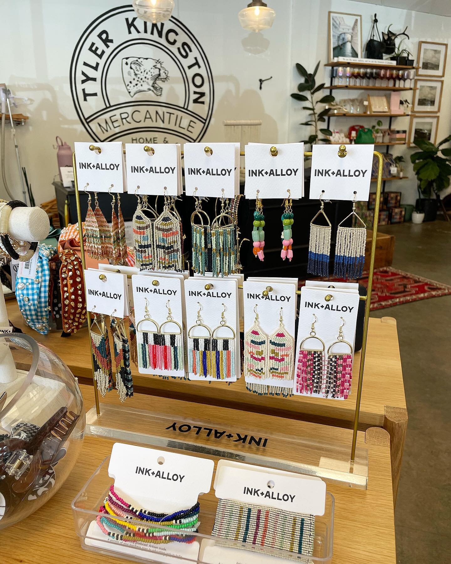 Shopping for a gift or treating yourself? @tylerkingstonshop is filled with fun ideas! 

#shopcorinthsquare #corinthsquare #shoplocalkc #pvks