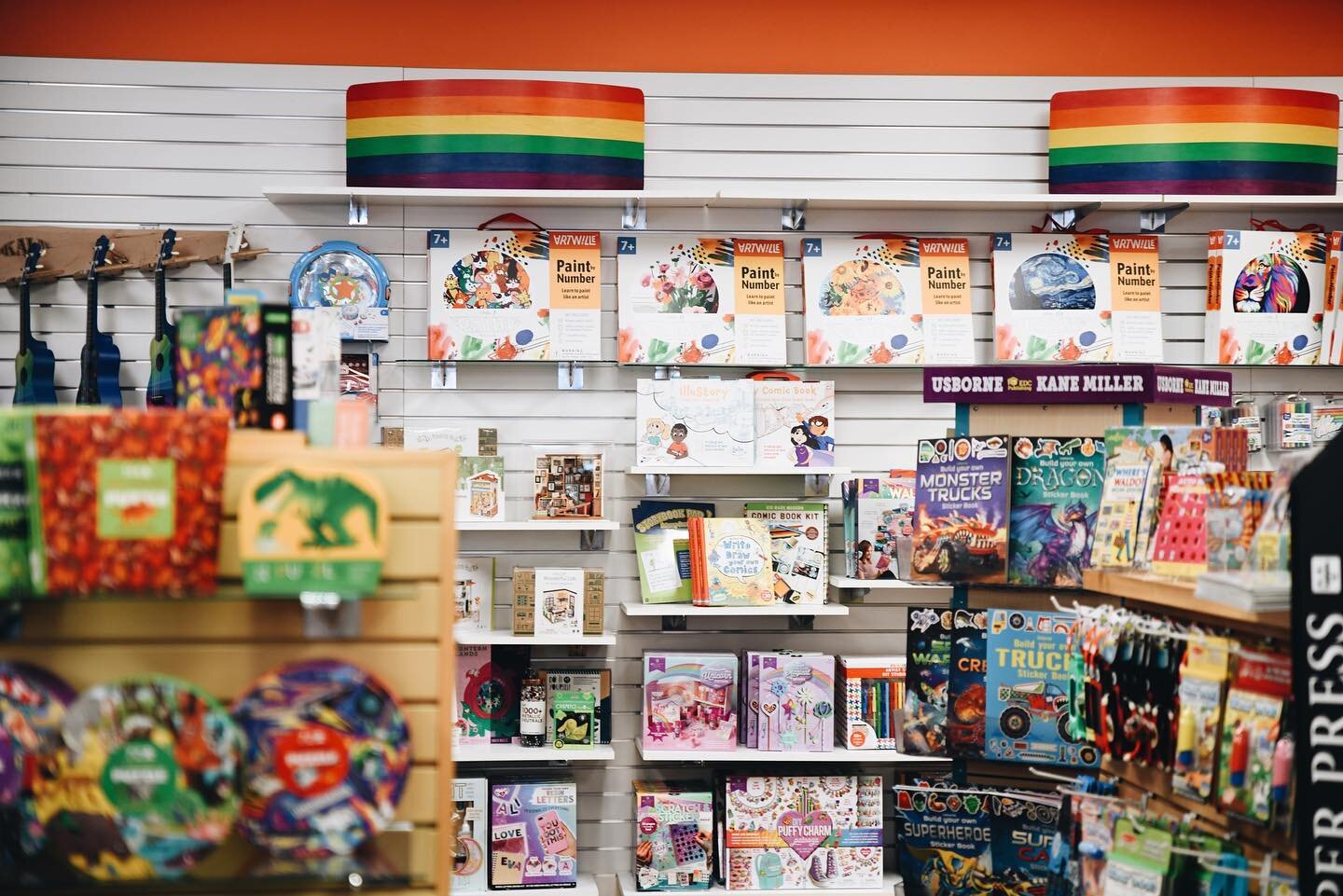 Get ready for summertime play time with the experts @learningtreetoys!

Plus, the Kids Flea Market is just a week away! Register today at the link in our Bio. 

#learningtreetoys #shopcorinthsquare #corinthsquare #shoplocalkc #pvks