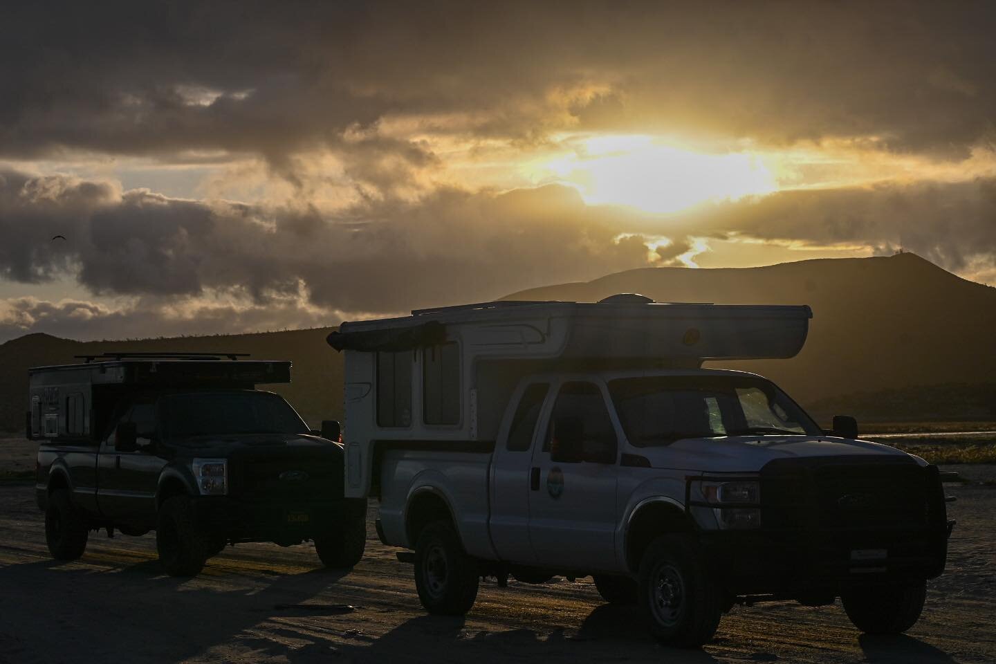 These third Gen F-250 6.2&rsquo;s are great in Baja. Simple, reliable, and plenty of low end torque. @hobomoto and I both have the base trim models, vinyl floor lining, cloth seats, nothing flashy and easy to clean. I&rsquo;ll be adding a @bankspower