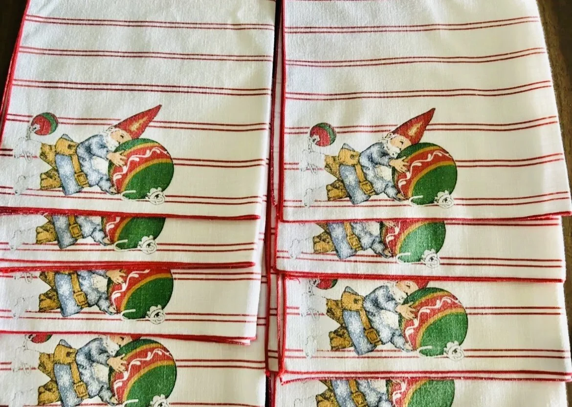 VINTAGE SET OF SIX 1979 UNIEBOCK BV GNOMES CHRISTMAS CLOTH NAPKINS