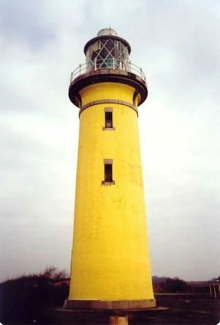 Lighthouse 10_Yellow round.JPG