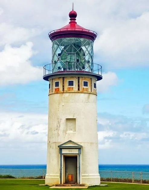 Lighthouse 13_White_Red_Glass_Rouond.JPG