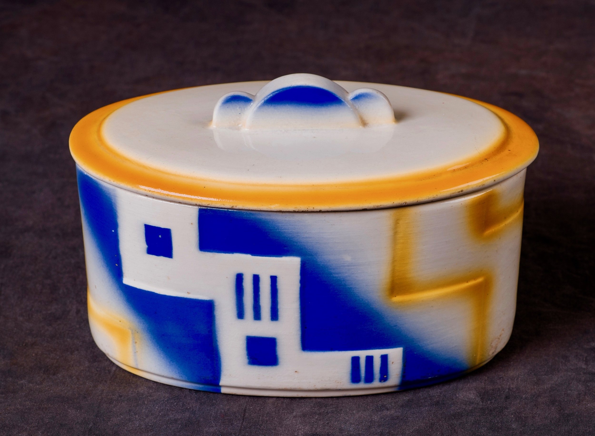 #9 Container, form 1, dec.4355, Colditz, ca.1931. Blind 4355; 1.8 cm H, 17.8 cm L, 11.5 cm W. RM 73