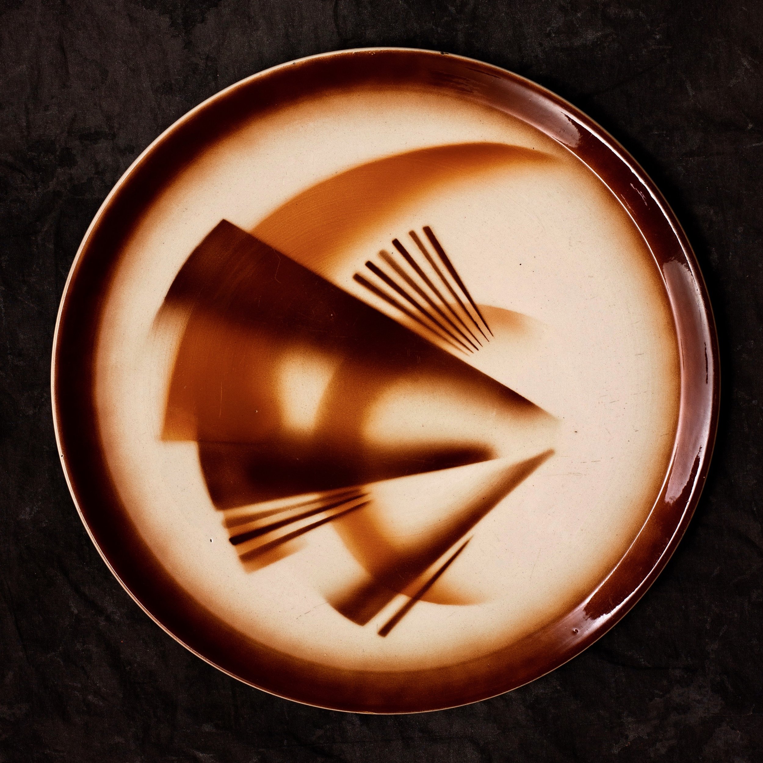 #53 Platter, form 7, dec.5942, Colditz, ca.1930. Black 5942; 1.7 cm H, 30 cm top, 25.5 cm base Ø. RM1480