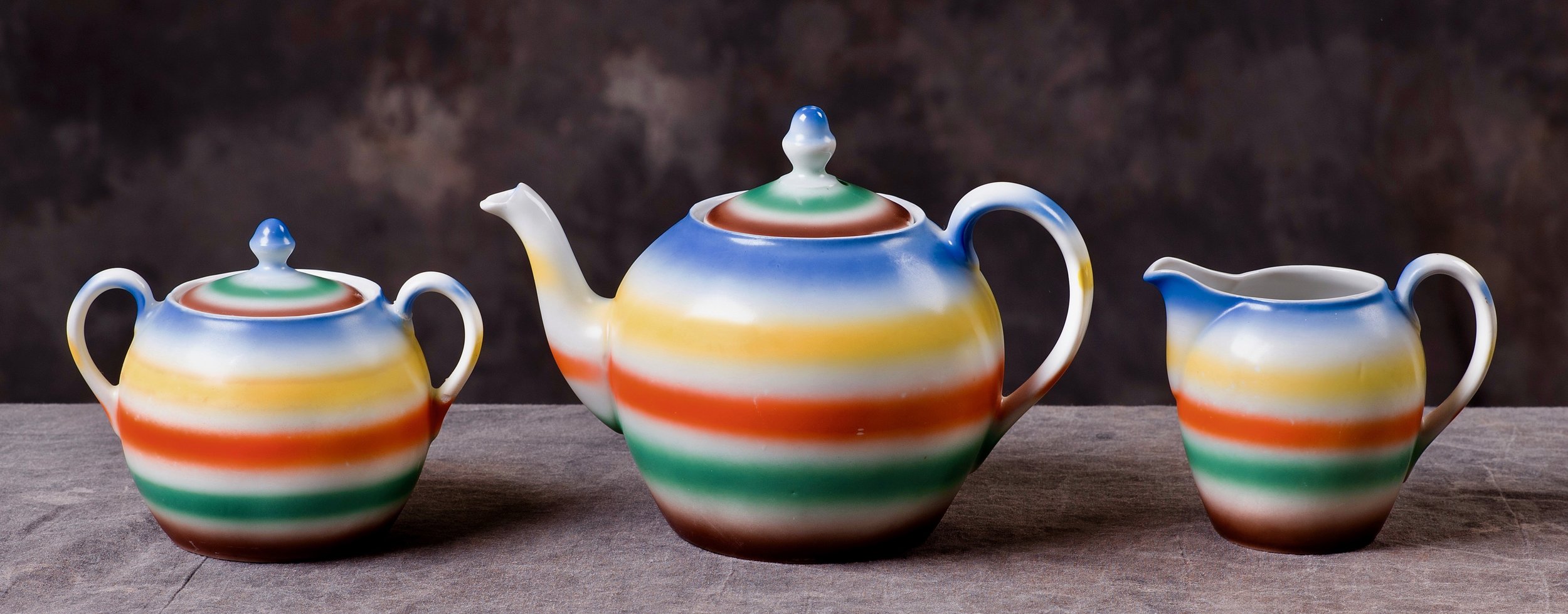  #104 Tea Pot, form 1875, Waldershof, ca.1930. Blue/green mfr.; Blind 1875; 10.8 cm H, 7.3 cm opening, 8.5 cm base Ø. RM172  #105 Sugar, form 1866, Waldershof, ca.1930. Blue/green mfr.; Blind 1866; 8 cm H (without lid), 6.5 cm opening, 7 cm base Ø. R