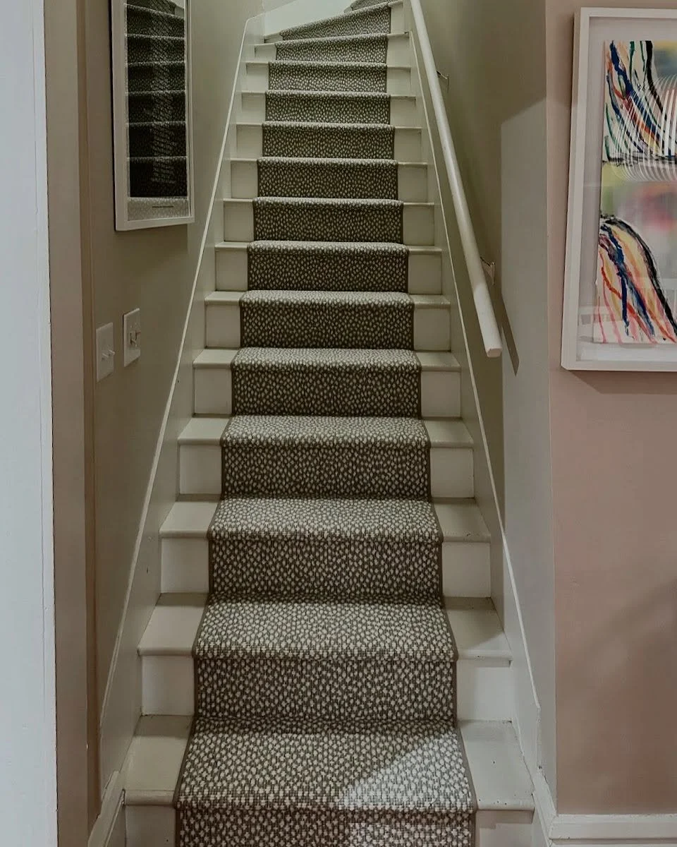 A staircase without a runner is like a winter dress without tights.  Swipe ⬅️ for before pics. #stairrunner