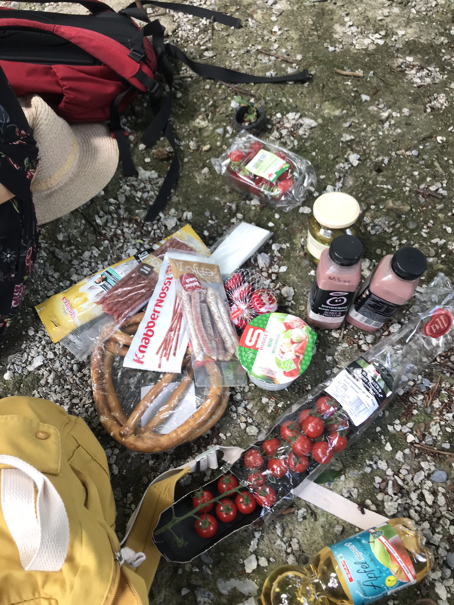 Ett ihop-plock av mat från en matbutik vi passerade på vägen