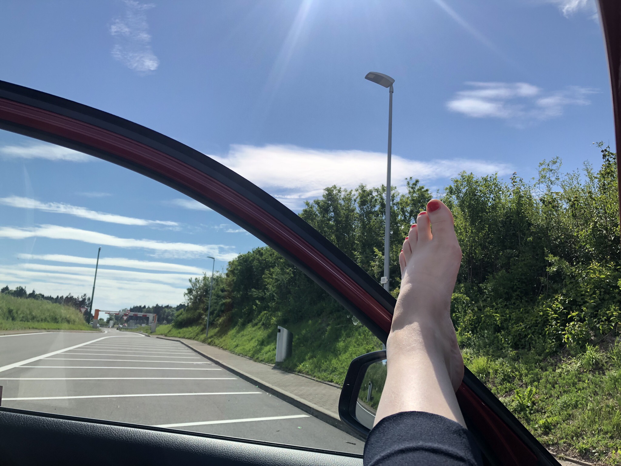 Vilar upp oss och byter chaufför på en rastplats ganska nära Evians efter 2 timmar av köande.