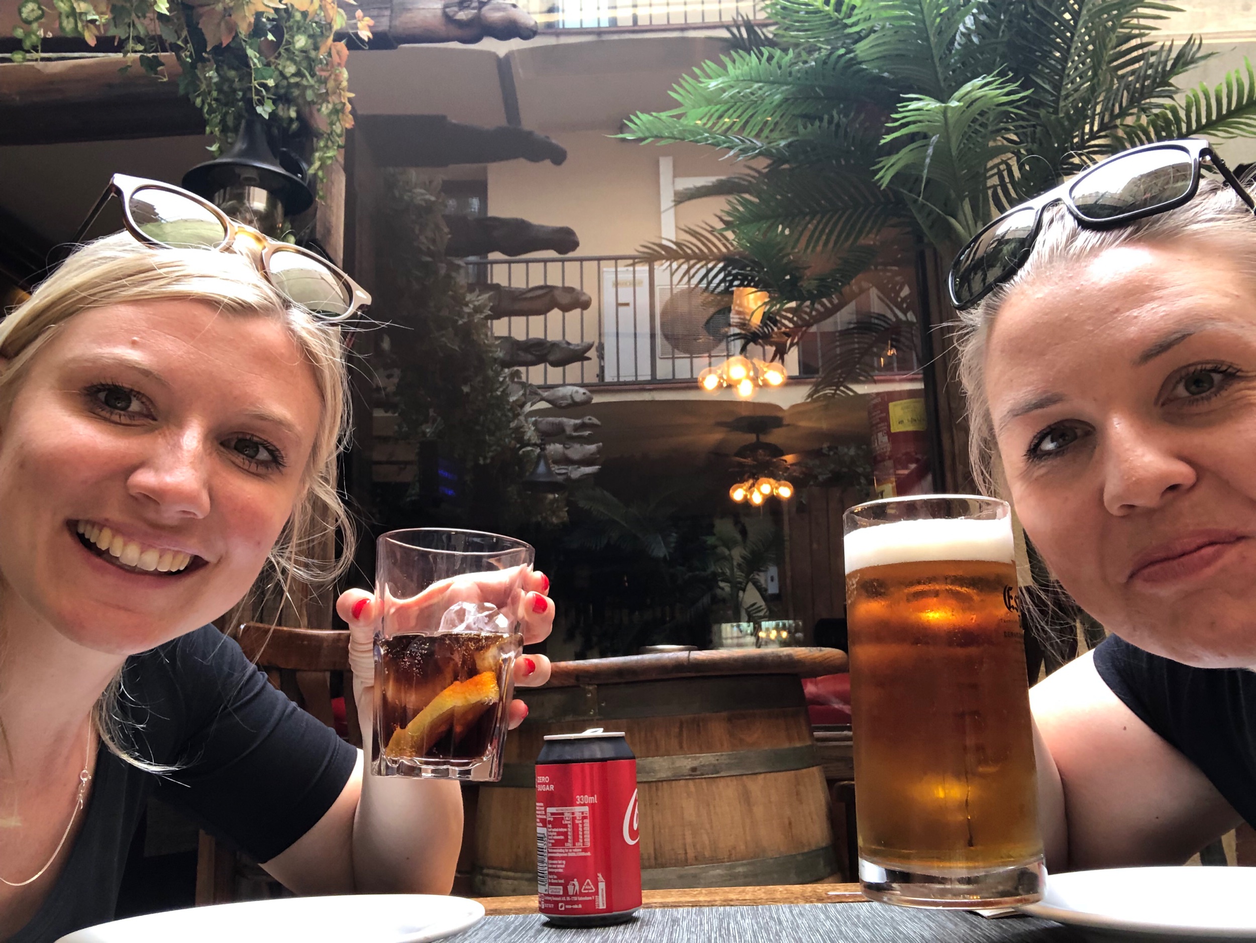 I extas efter att rondell-chocken lagt sig och vi välbehållna kan äta tapas inne i Barcelona!