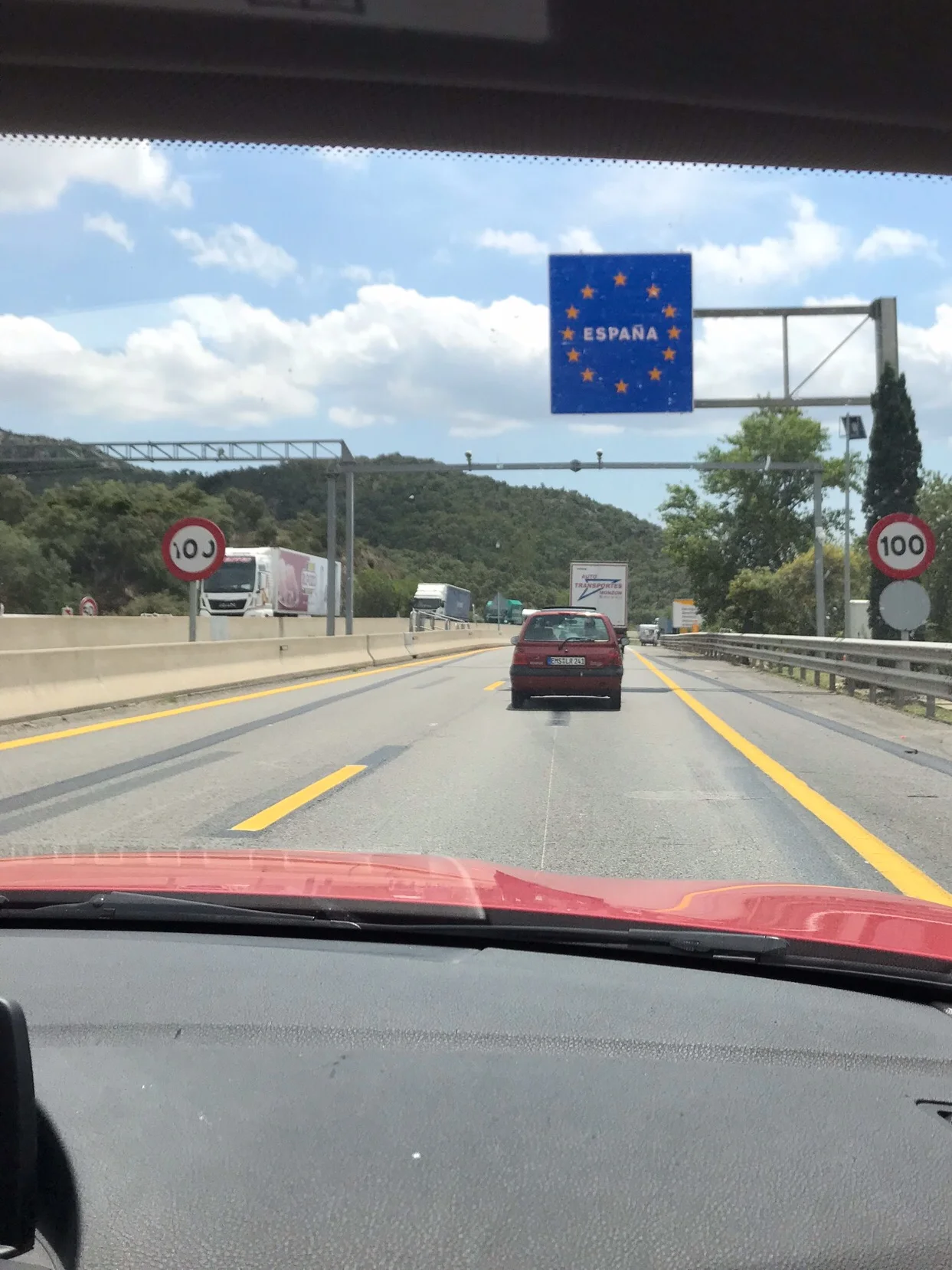 Här, i just detta ögonblick har vi kört bil hela vägen till Spanien!