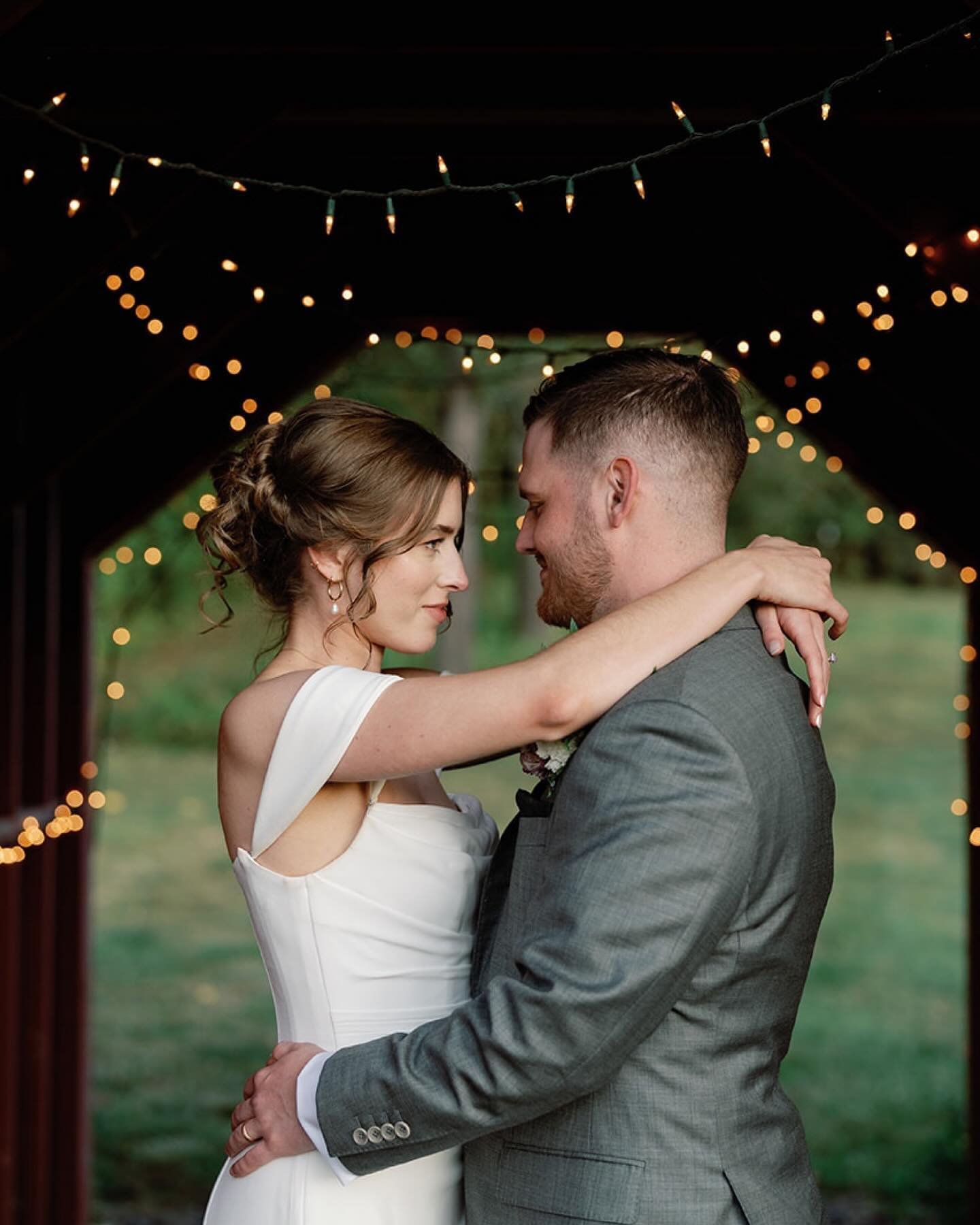 Was going through this gallery looking for something specific and had forgotten about what a total smoke show this entire wedding was&hellip; so blessing the feed with all things Ali &amp; Gabe today 😘 

Planner: @lauraelizabethweddings
Photographer