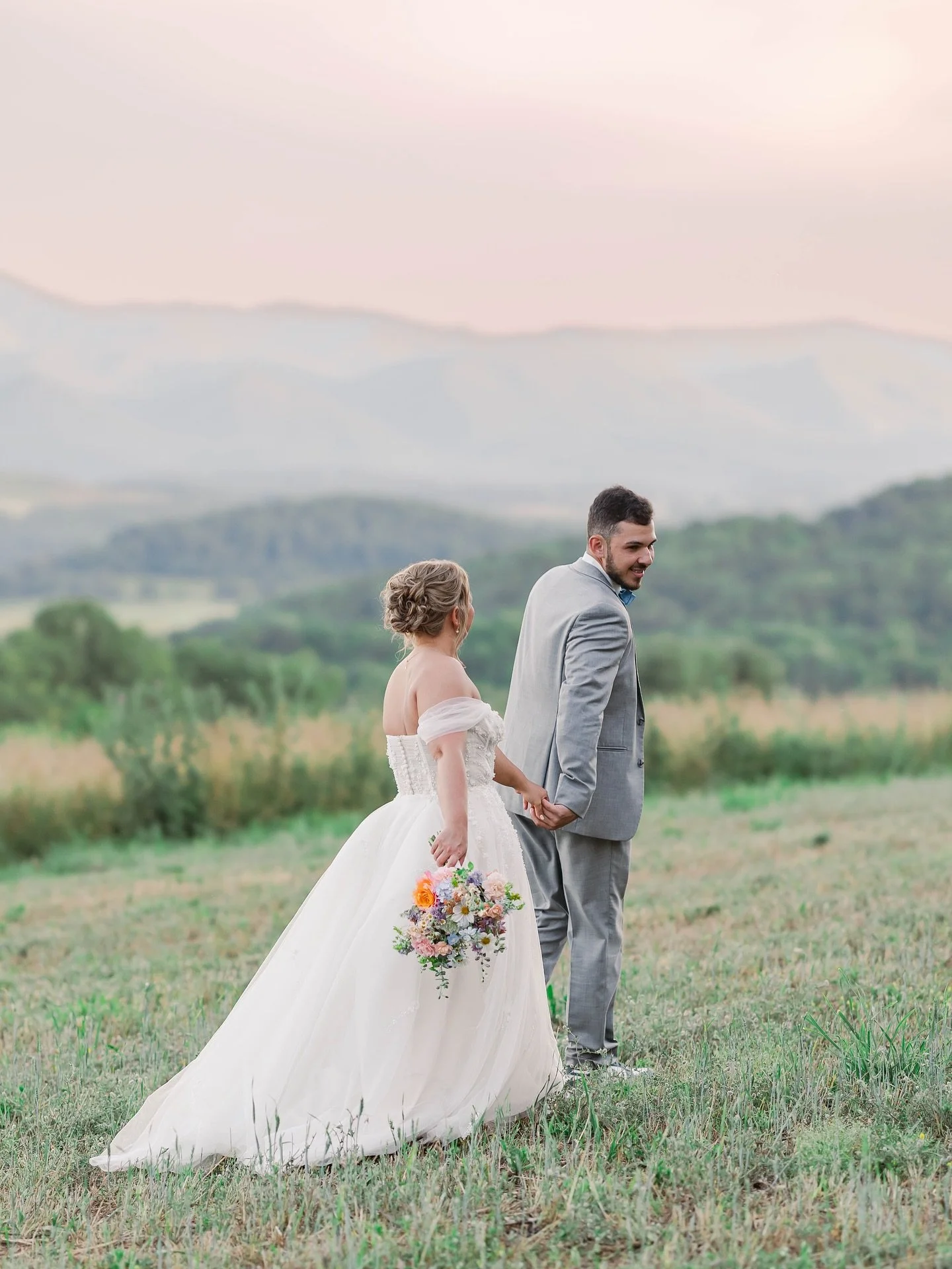 Weddings are pretty, but your people make them unforgettable. 🫶🏼

Planner: @jordan_oflaceandlinen 
Photographer: @rebeccacrosbyphotography 
Venue: @newfieldfarmtr 
Videographer: @frederick_and_reid_photography 
Florist: @mountain_meadowflorals 
Ent