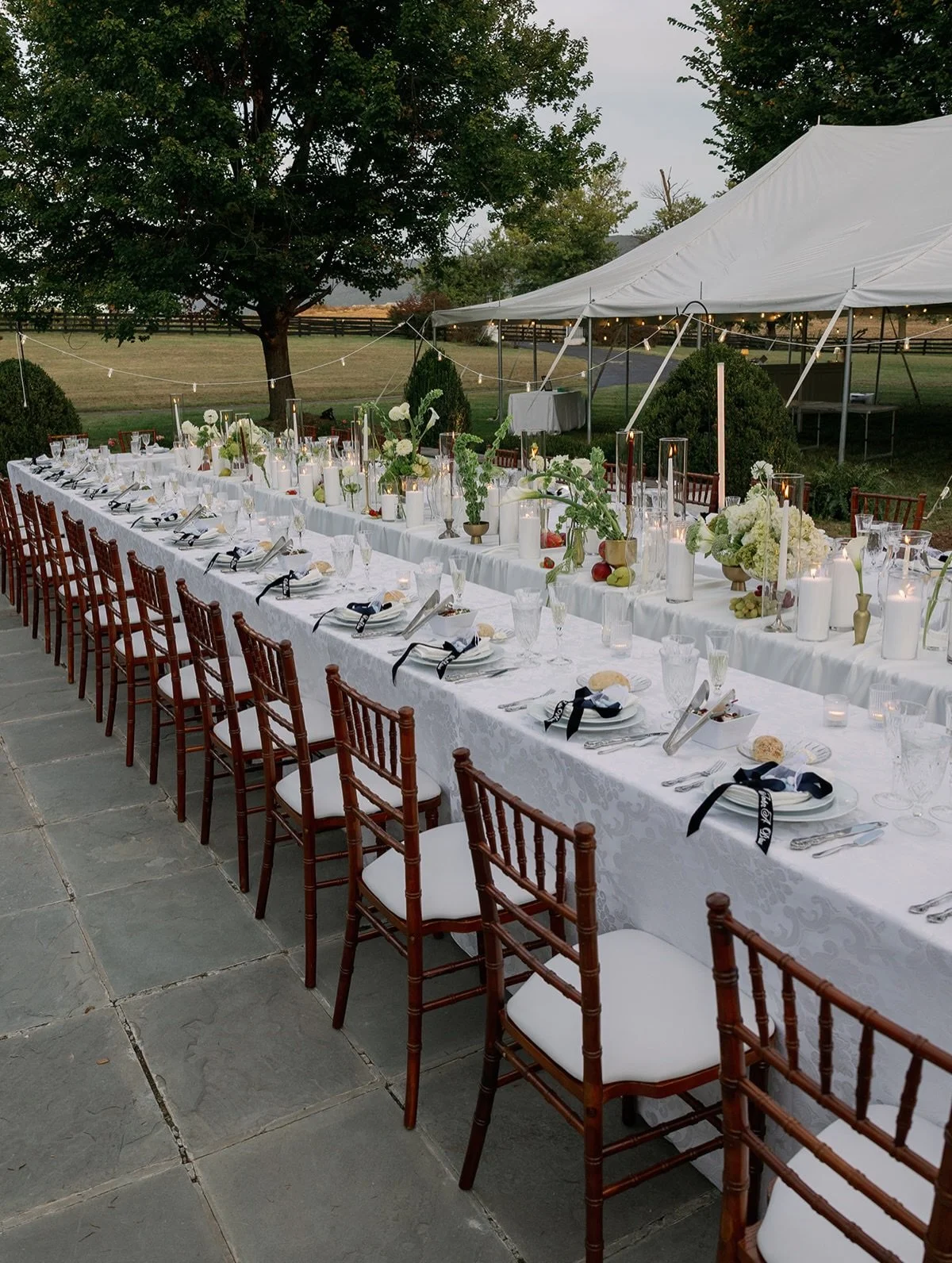🍋 Tuscan Tuesdays
Starting our little European memory lane with one of our favorite inspirations. Long tables for lingering conversations, flickering candles, fruit scattered across satin linens, and an evening that slowly stretched into the night. 