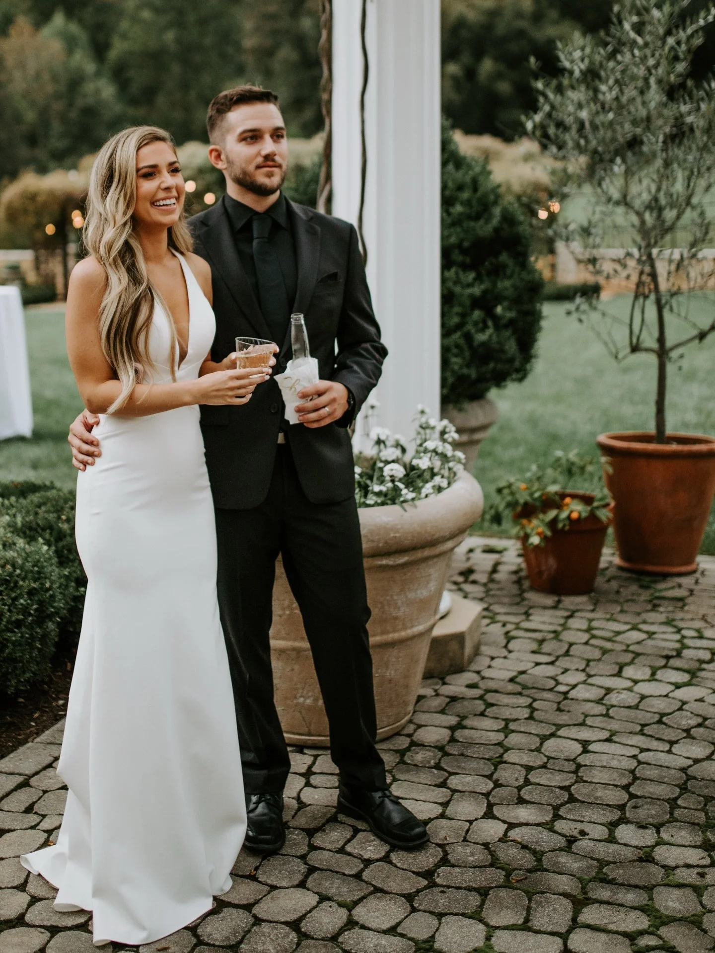 It&rsquo;s 🍋 Tuscan Tuesday! And honestly, this wedding might just be the one that made us fall in love with Italian-inspired celebrations altogether. Not every European wedding begins at the table. Some start in the courtyard with a glass in hand, 