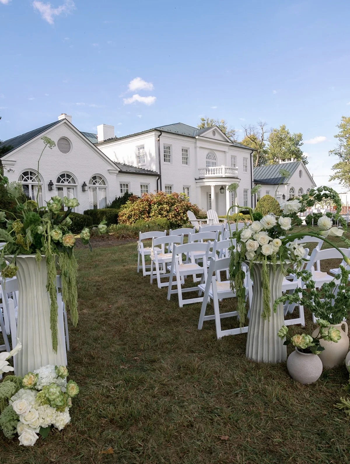 It&rsquo;s 🍋 Tuscan Tuesday! This whole series is really just our way of sharing the kinds of weddings we&rsquo;re always drawn to. The ones that feel a little slower, a little more lived in, where guests are mingling, nothing feels overly styled, a
