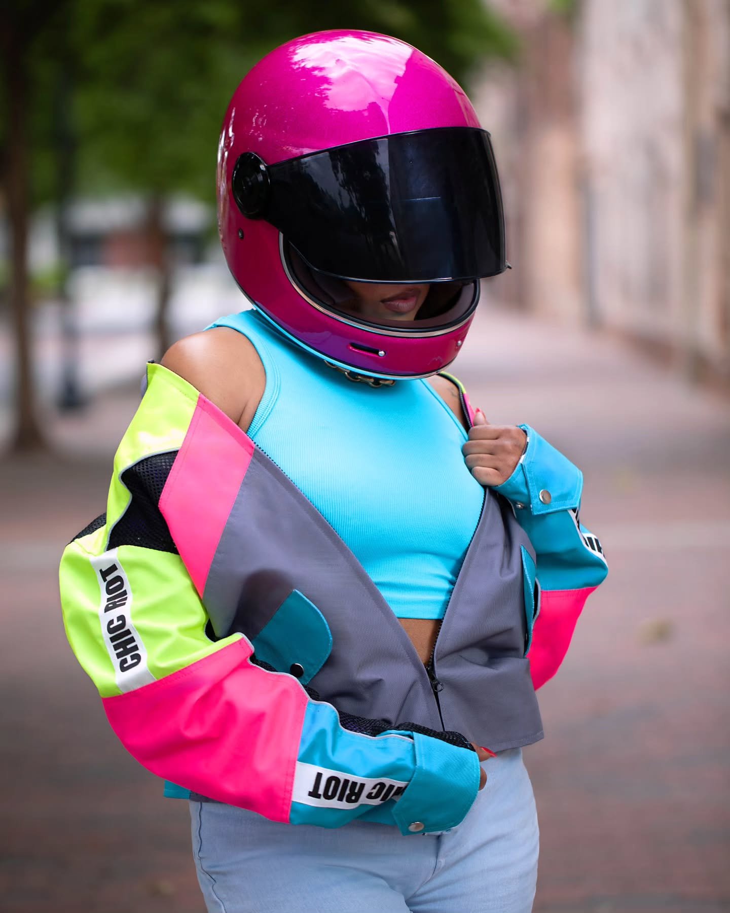 As a motorcyclist protecting our most valuable asset is imperative. But why not do it in style?! And one's personal style can tell a lot about you as a person. So what's your helmet style?! 🪖 👇🏾

🔥Full face retro or street (pics 1,2)
💥3-Quarter 