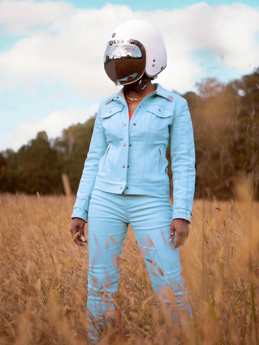 Fall in love with your gear. π Who says gear can't be bespoke?! Rather you are the rider or the passenger you deserve to ride protected and in style. π
β¨ Get the Chic Riot Experience by visiting us today www.chicriot.com β¨
Geesh this helmet π€β‘ @