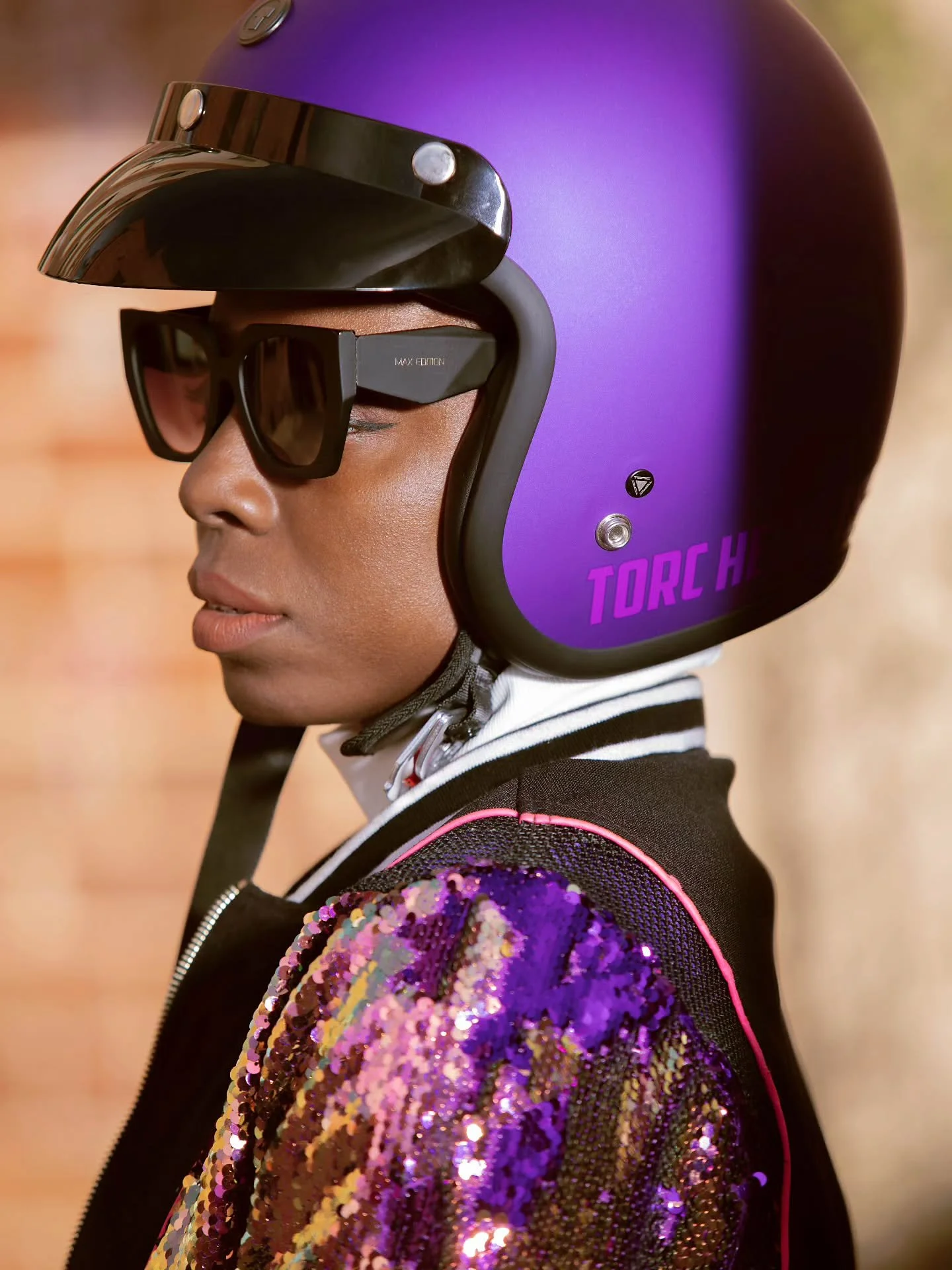 💜🩷🖤🤍 

Chic Riot x @torchelmets 

www.chicriot.com | Where fashion meets safety.