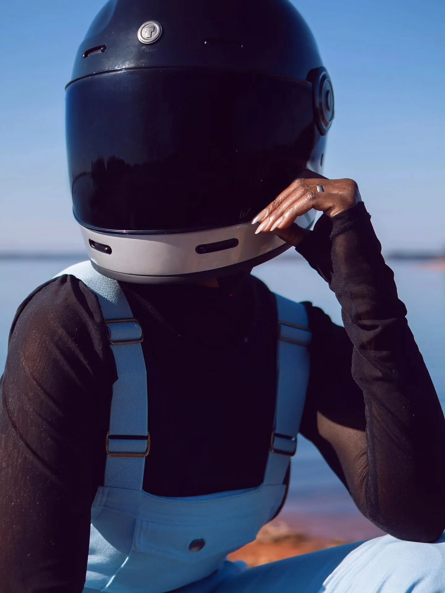 Blue skies = more rides...who else agrees?! 🖐🏾😎

www.chicriot.com | Where fashion meets safety.

Featuring @torchelmets 🔥

#chicriotapparel #motorcyclegear
#bikerbabe #womenwhoride